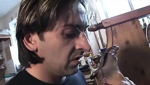 Şehvetli kız amının amcığı dölle dolu minyon görünüyor