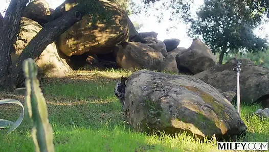 Orta yaşlı seksi memur tatlı vickie kötü oğluna eski sevgilisine ders veriyor