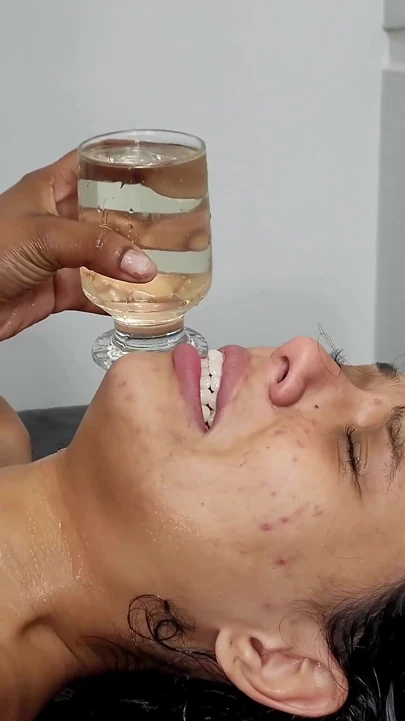 Lezbiyen sidik hakimiyeti - paylaşılan tüm çişimizi yut