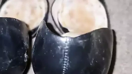 Lekeli ayakkabılar mı?boşalma