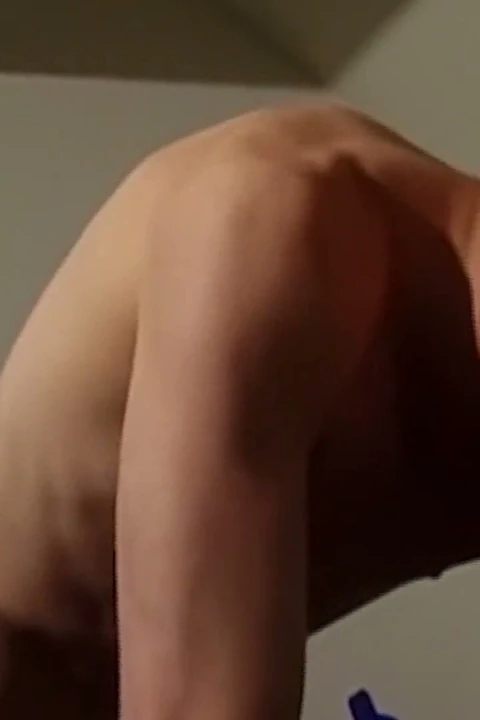 Asker twinks sahne 3_skinny twink kışlada götünü siktirmeyi seviyor