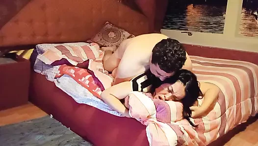 Üvey annemin büyük götüne anal penetrasyon, bunu beklemiyordu, hissetmeyi sevdi