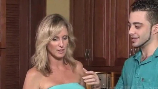 Aile sırları üvey anne ve baştan çıkarıcı çocuk