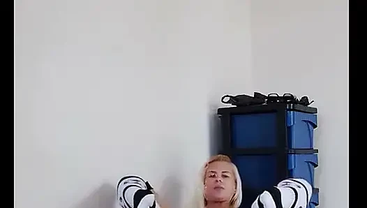 Писсинг так далеко и в носках до колена