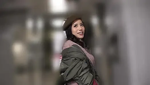 Teşhir edildi ve bunaldı, zevk dalgalarının patlamasıyla titriyor