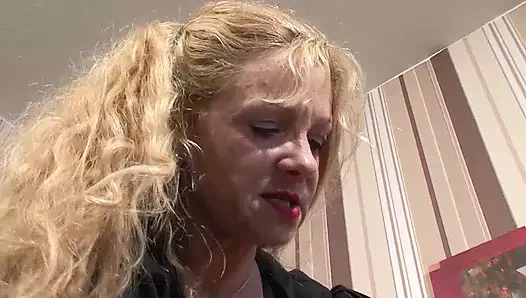 Karısının arkadaşı üçlülere katılmayı seviyor - 4