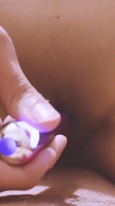 Падающий до челюсти момент из "Моя соседка по комнате застала меня мастурбацией и позволяет мне ее (Я заходяю внутрь)"