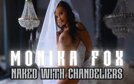 Seksi Monika Fox avizelerle çıplak!