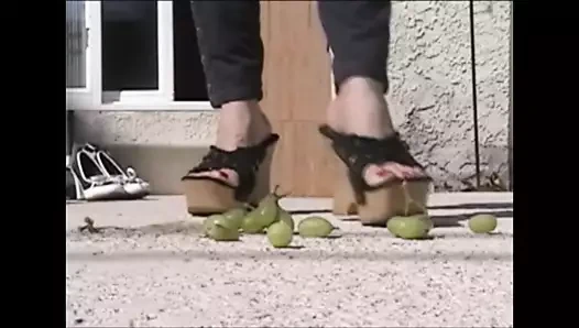 Çıplak ayak parmakları yüksek topuklu, tepinme