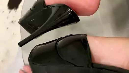 cummed üzerinde olgun ayaklar içinde katır