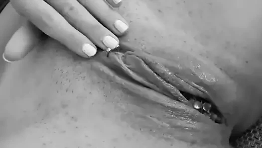 Kediden bir top iterken kazara fışkırtma!