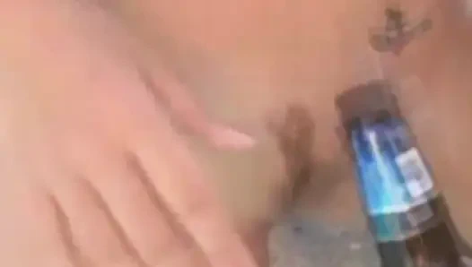 Brandon'ın havuz başı solo seansı