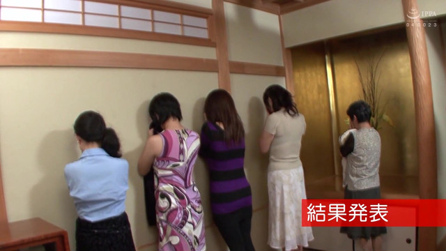 M603G04 10 middle -aged and older men and women gathered to find a partner in old age!