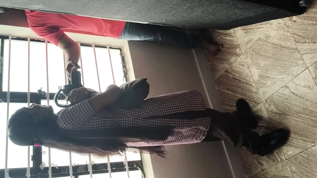 Hintli bakire kız erkek arkadaşını ilk kez sikiyor