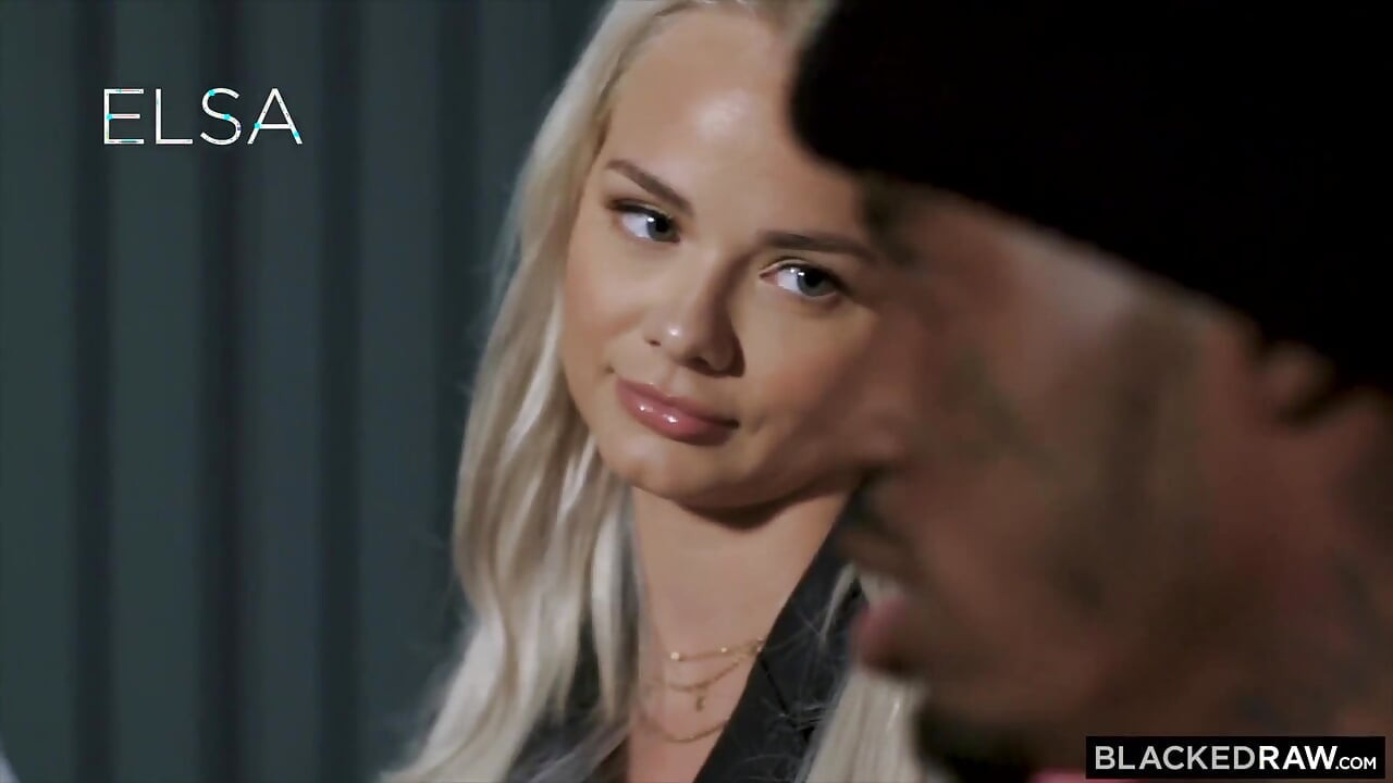Blackedraw doyumsuz elsa jean 2 büyük zenci tarafından sikiliyor