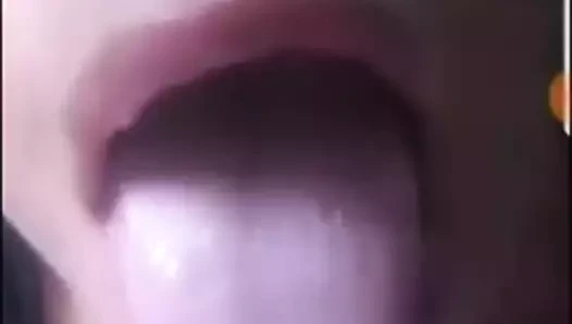 Dil fetişi ve büyük meme uçları