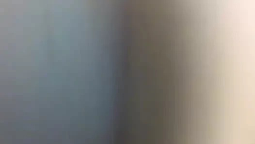 Koridor geçişinde doggy oluyor.