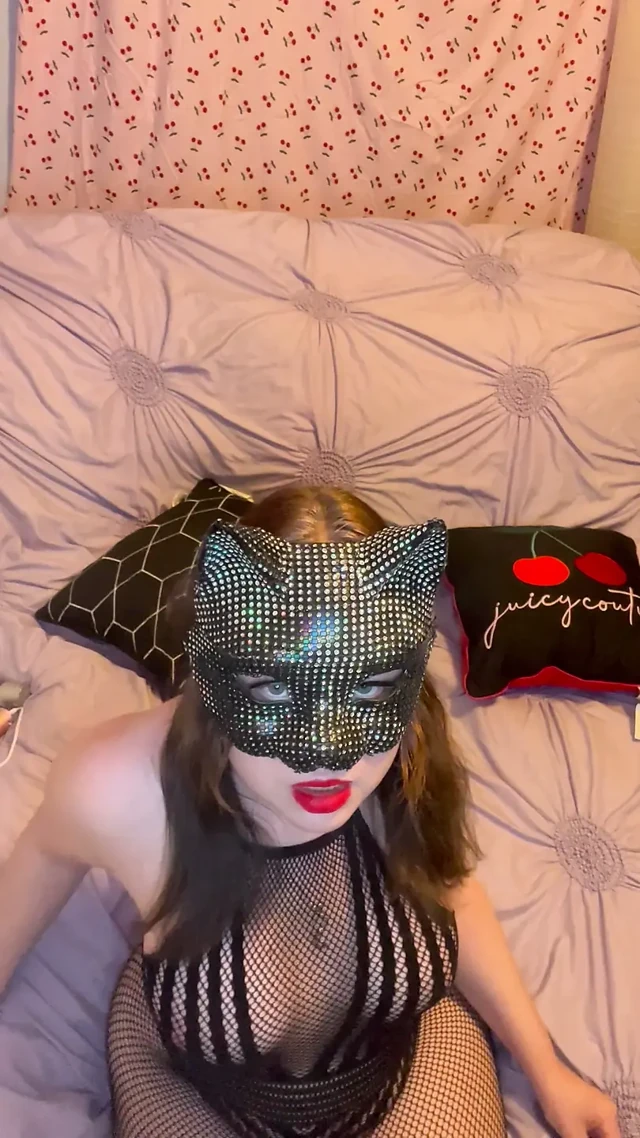 Sinderella84 Ekim solo oyunu sunuyor