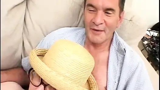 Yaşlı ve genç büyük grup seks partisi orta yaşlı seksi kadın sikişiyor (tam orijinal film.)