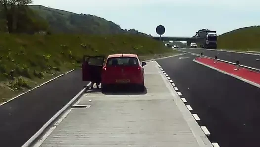 Galli kız sadece işemek zorunda