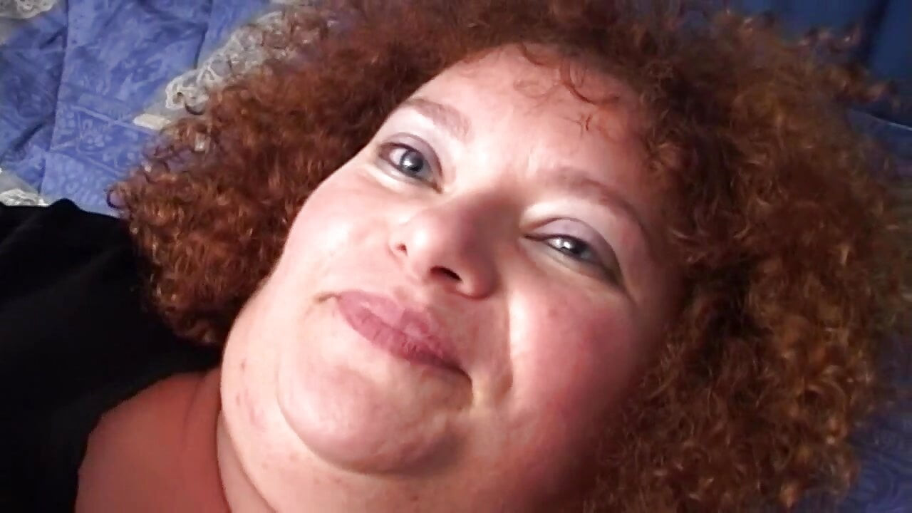 Seks oyuncağından hoşlanırken pov filme alınan azgın ve seksi kızıl saçlı bbw için heyecan verici mastürbasyon