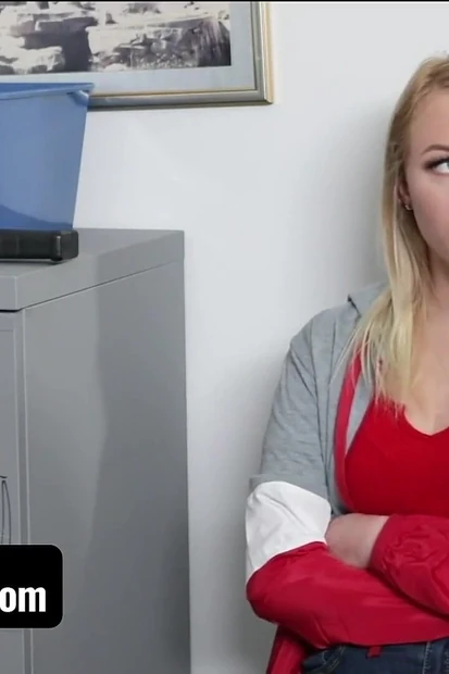 Ее идеальные сиськи не перестают подпрыгивать! Трахаю тинку в магазинные угонщики, бесплатный полный фильм