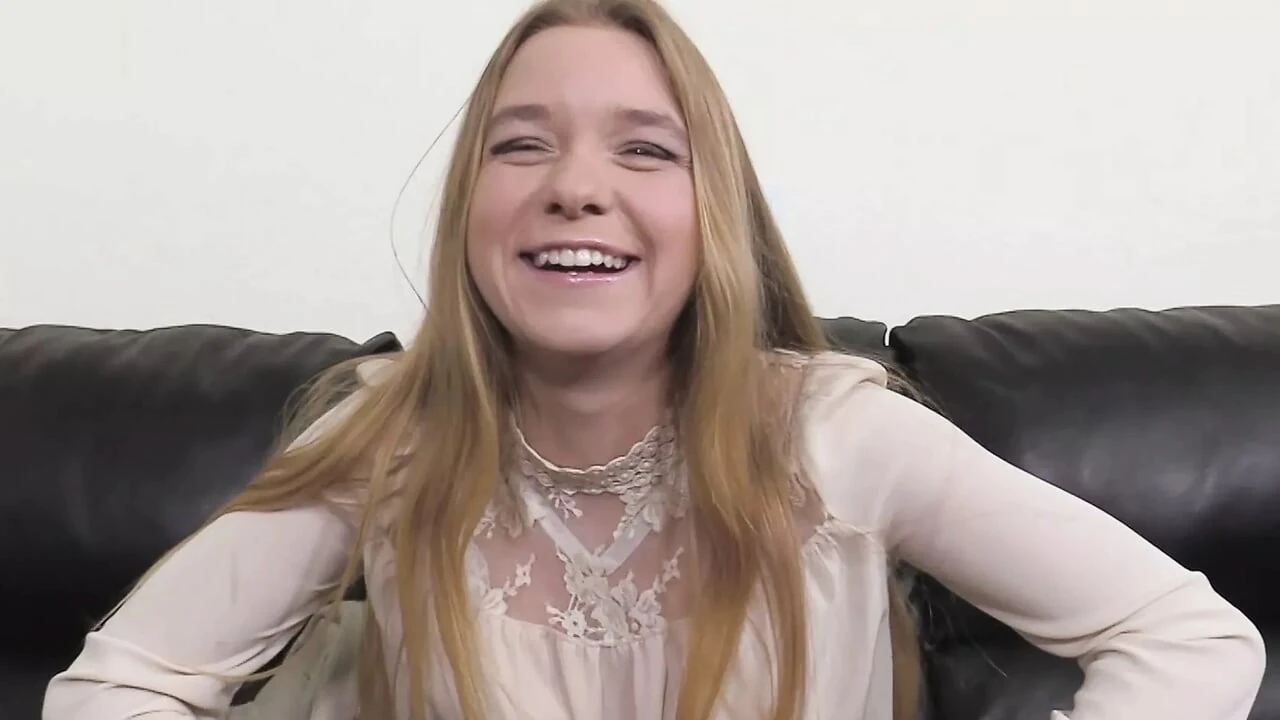 शर्मीला युवा साथी चेल्सी के गुदा के साथ प्यार से नफरत का रिश्ता है!