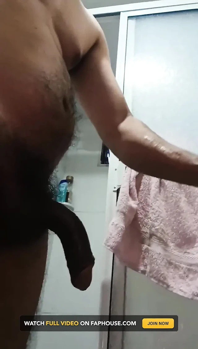 Kesilmemiş yarağımdan büyük miktarda idrar