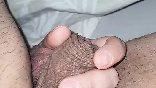 Üvey anne üvey annesinin büyük yarağına 31 çekiyor ve ona elle muamele çekiyor