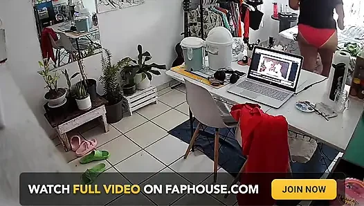 Ben yokken karımın odasında
