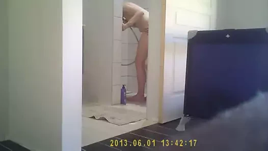 Je baise ma truie sous la douche