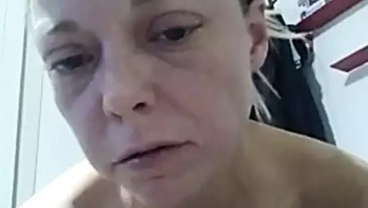 Sürtük-fahişe-bailey komuta havlıyor.