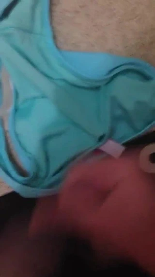 Kız kardeşimin külotunu giyme ve cumming