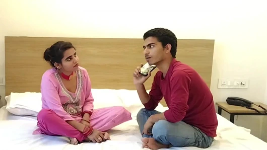 Seksi üvey kız kardeş üvey erkek kardeşinin sert yarağıyla 18. doğum günü