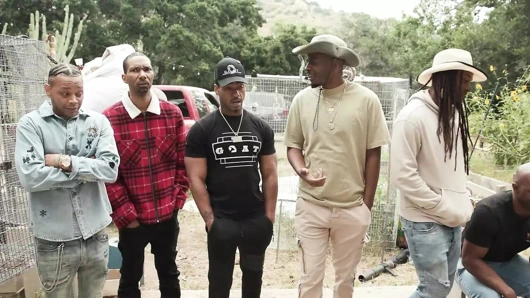 Ateşli orta yaşlı seksi kadın Corey Chase eski mahkumlar tarafından büyük zenci yarağı ile grup seks yapıyor