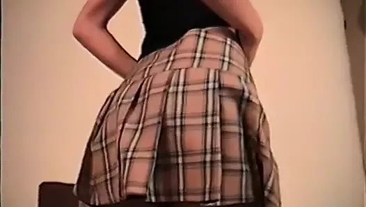 Monika'nın ilk porno oyuncu seçmeleri - sikilmeye hevesli esmer bir genç