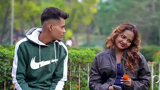 Üvey erkek kardeş ormanda üvey kız kardeşiyle sert seks yapıyor