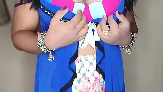 Travesti mini eteği soyunuyor