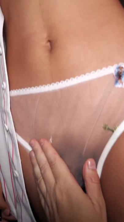 Küçük yaraklı minik memeler Asyalı femboy genç kız ilk kez korunmasız anal sikiş | Klip 1