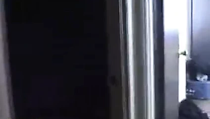 Fatman arkadan kabarcık popo kapüşonlu piliç üzerinde smashing.