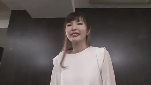 Sara Haneda hassas vücut çiş tutma cenneti