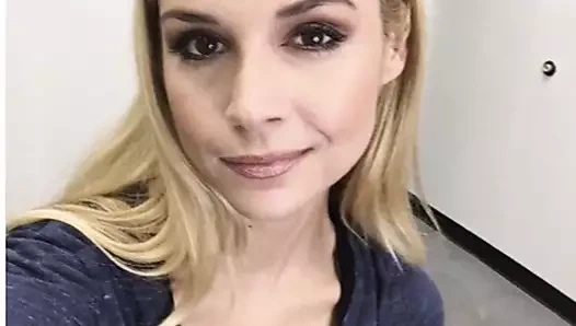 Hangout kızı gösteriş yapıyor.