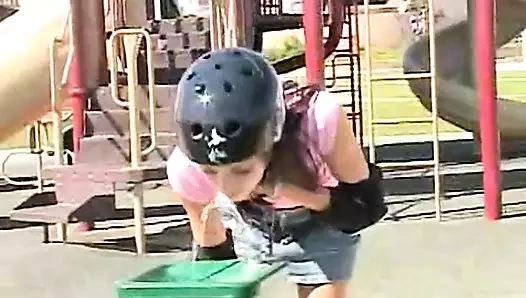 Yalnız patenci tatlı Chloe mastürbasyon yapıyor