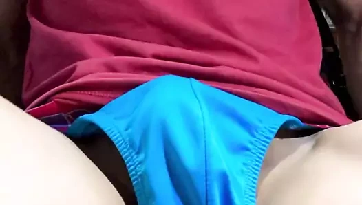 Kameraya kapalıyken mastürbasyon yapıyor