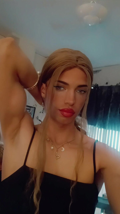 Latin Sissy crossdresser