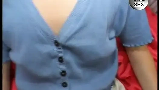 Spex sürtük amını ve göt deliğini dildolarla derinden siktiriyor