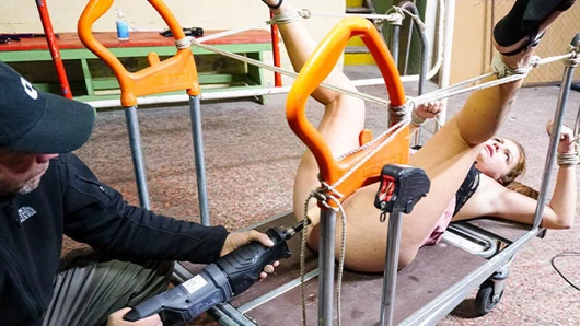 Bacaklarınızı geniş açın!