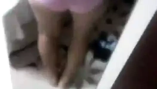 Bana kıç ve külot göster. ve pembe kulotum