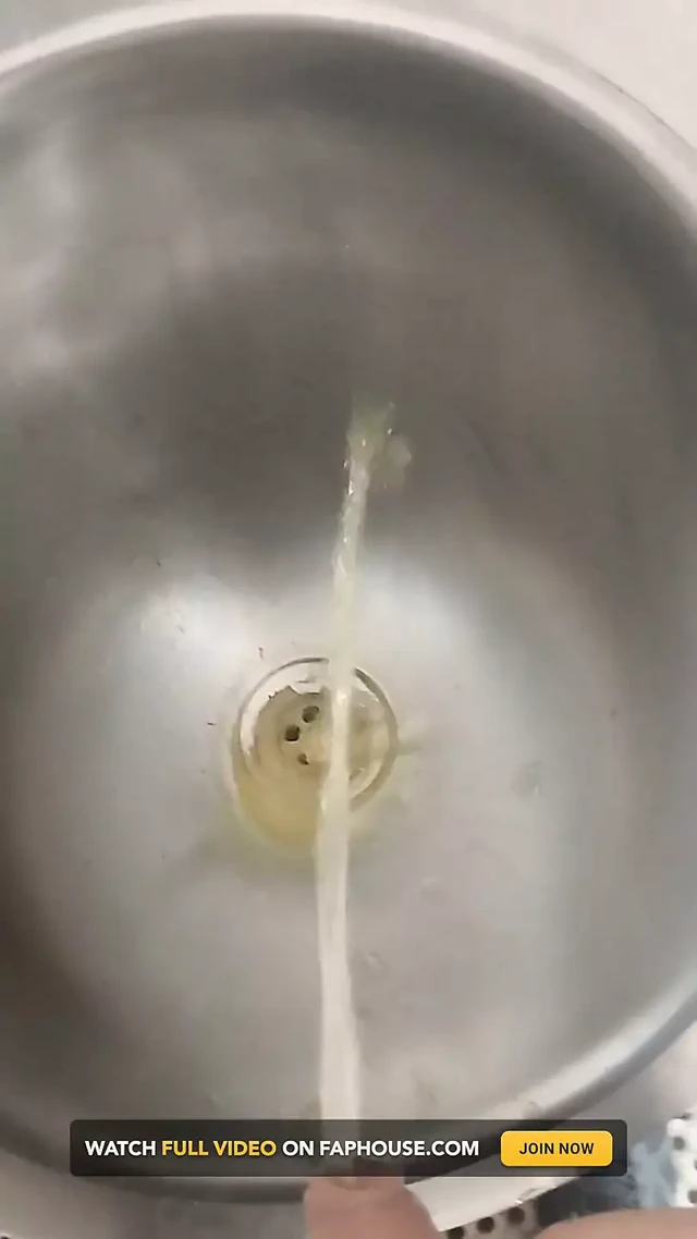 Summer Golden Shower Açık havada