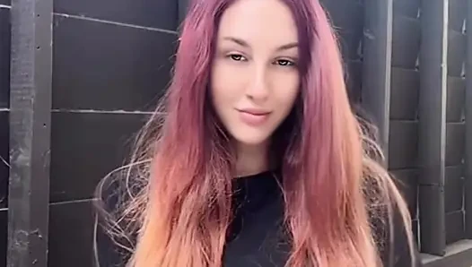 İtalyan büyük memeli orta yaşlı seksi kadın artemisia açık havada uzun saç fetişi